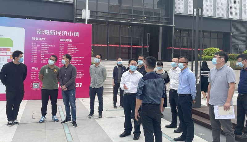 座谈会.jpg