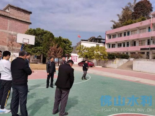 市水利局组织帮扶单位赴云浮市郁南县平台镇中村村开展扶贫慰问及调研工作(1)(1)325.jpg