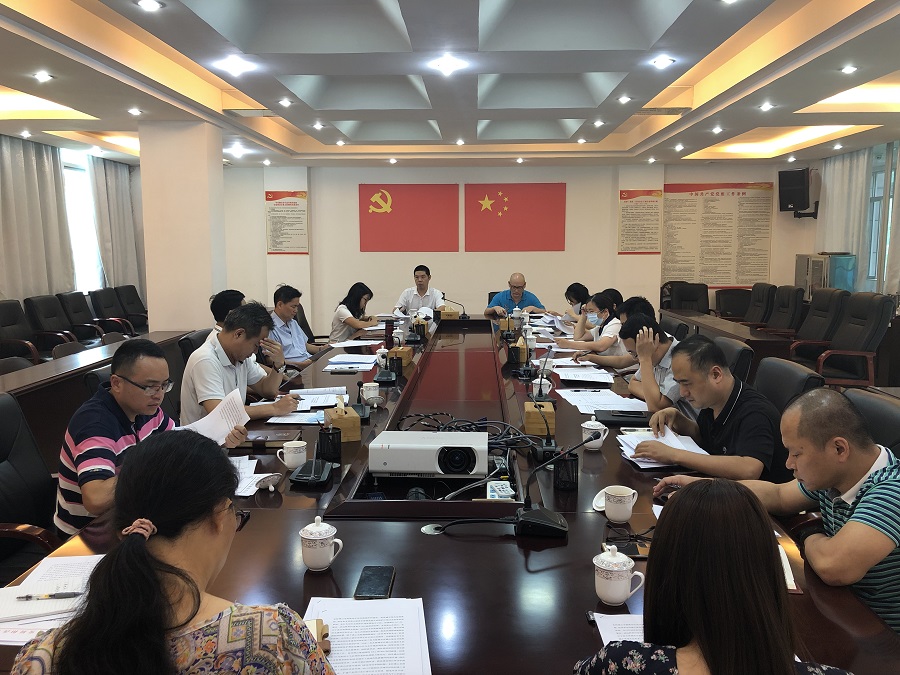 参会人员研究讨论政策需求.jpg