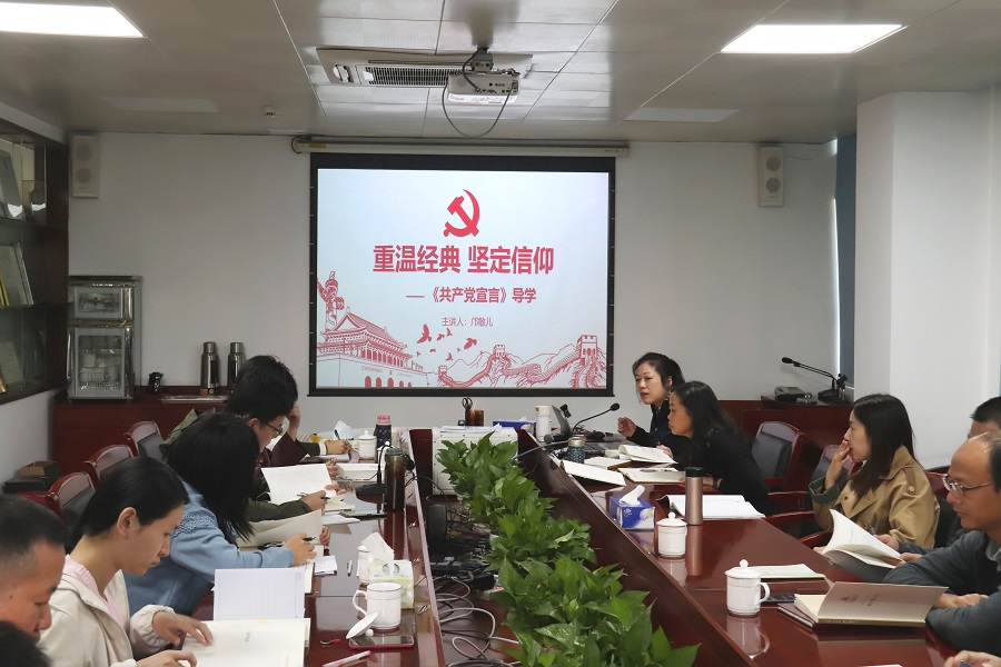 站党总支部书记讲党课现场照片(1).jpg
