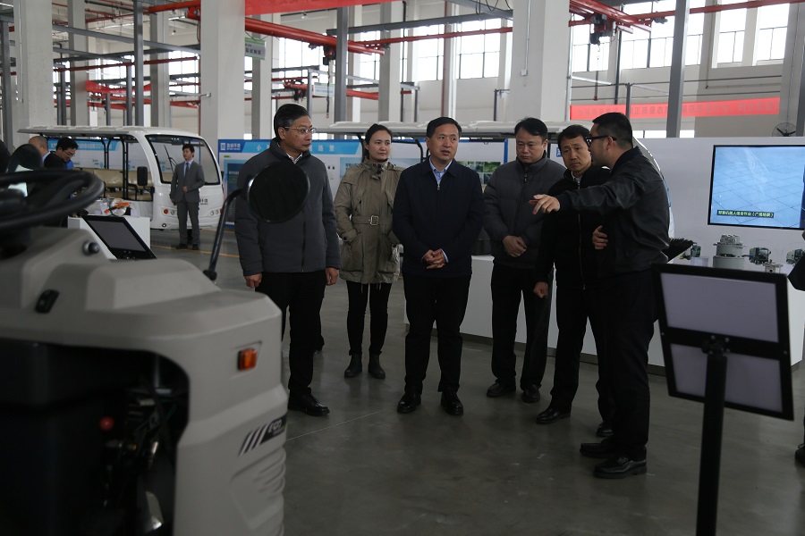调研组现场参观盈峰环境科技集团环保装备制造车间.JPG