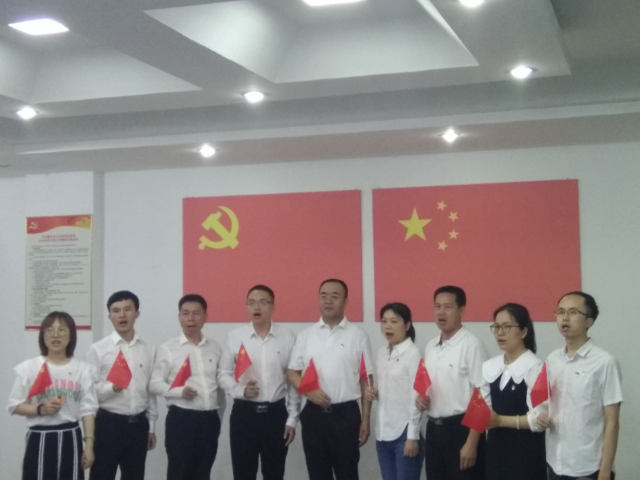 支部党员合唱《没有共产党就没有新中国》.jpg