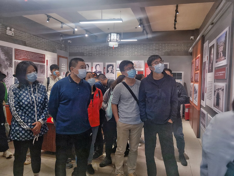 区梦觉陈列馆参观照.jpg