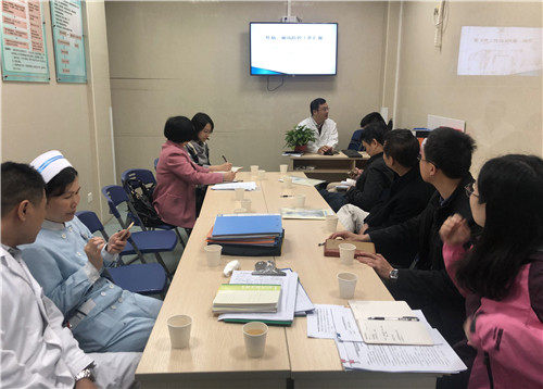 专家组在市第一人民医院开展考核工作现场.jpg