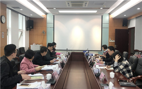 专家组在市疾控中心开展考核工作现场.jpg