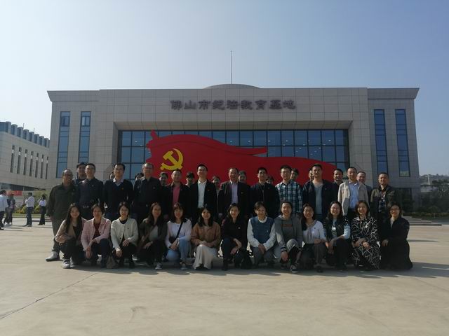 图1.党员干部到纪法教育基地开展廉政教育.jpg