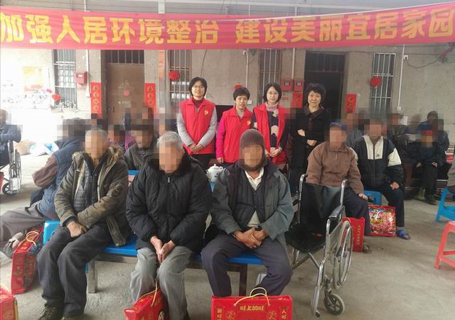 市疾控中心王晶科长带队到高明潭山医院慰问.jpg